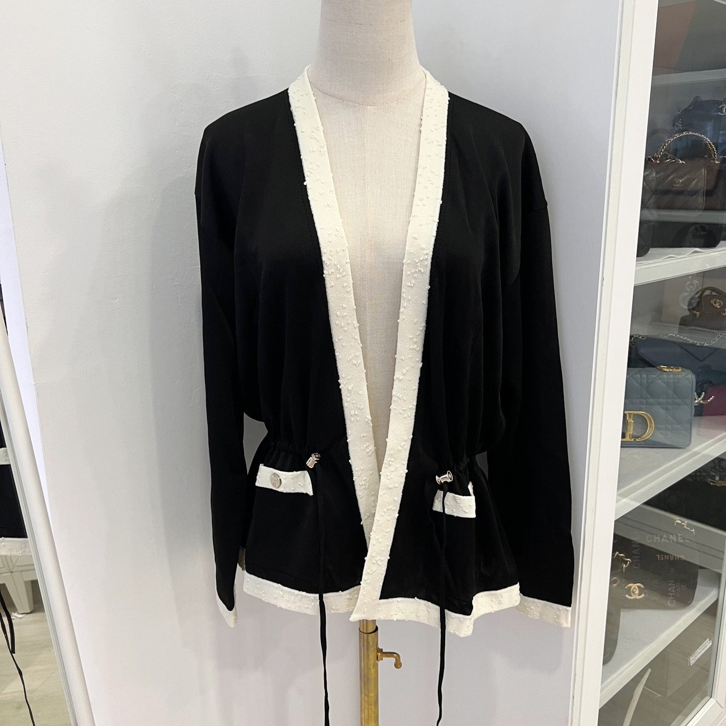 Chanel 25A Cardigan in Black and Ecru Mixed Fibers Sz 38 ( ) Handbag