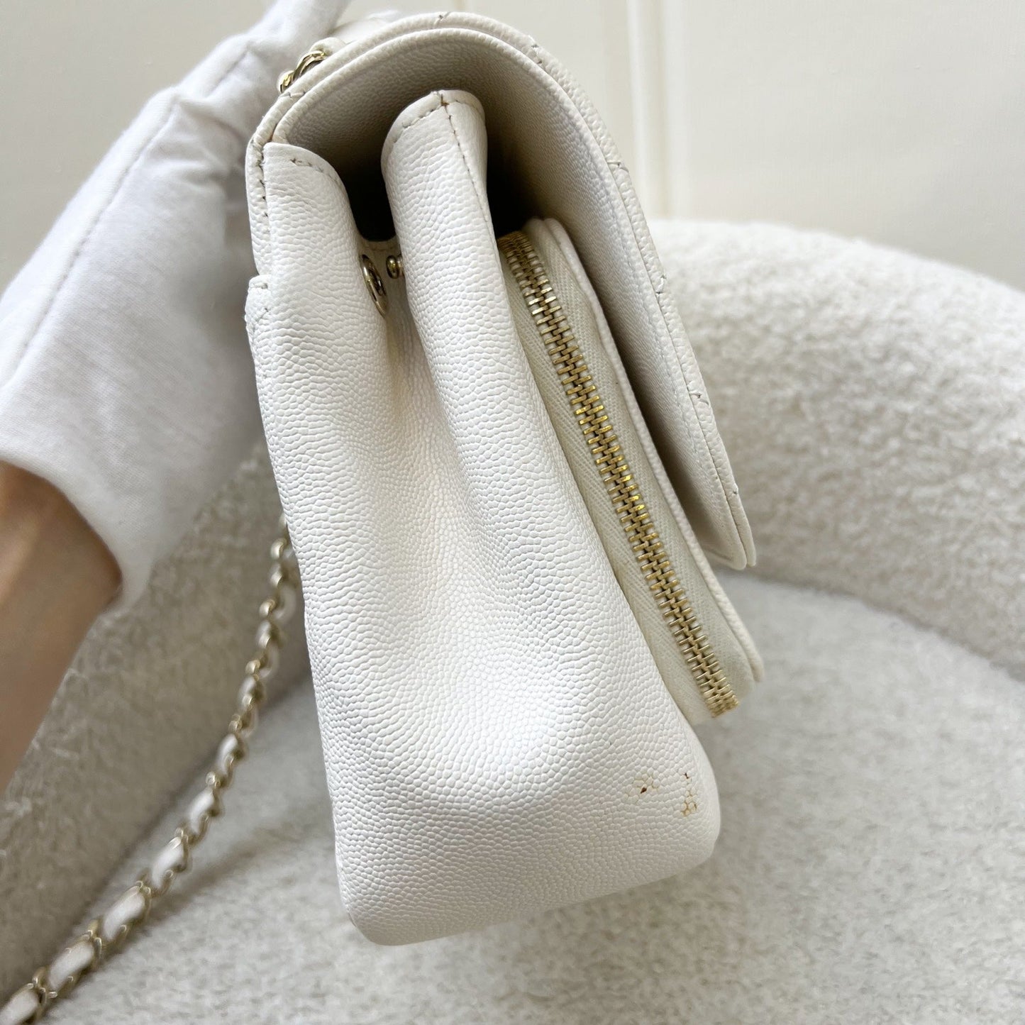 Chanel Medium Business Affinity In White Caviar And Lghw Bag