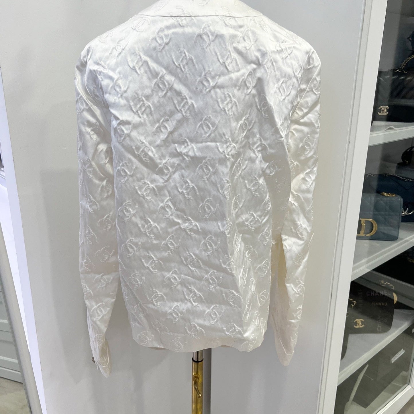 Chanel 25A Runway Embossed CC Logo Long Sleeved Blo in Ecru Cotton and Silk (Model: P79802)