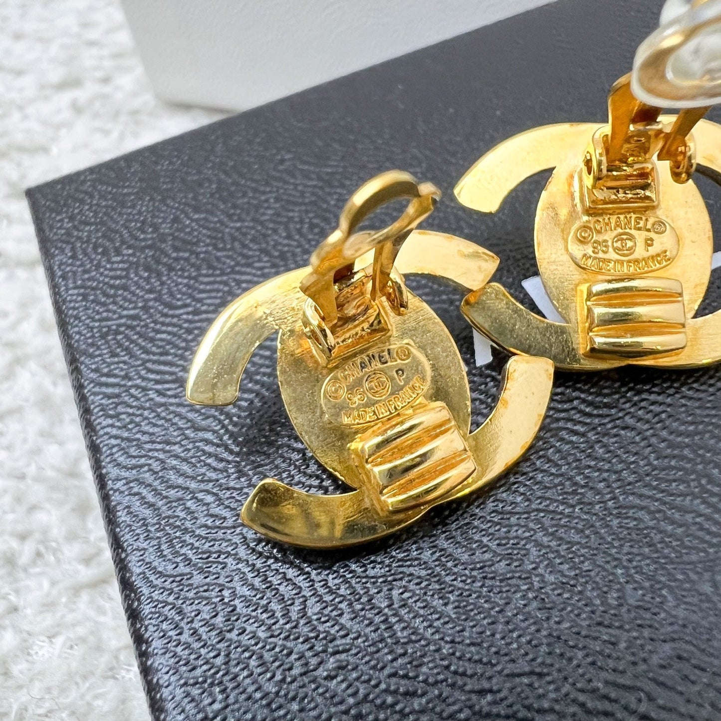 Chanel Medium CC Turnlock Clip On Earrings in GHW