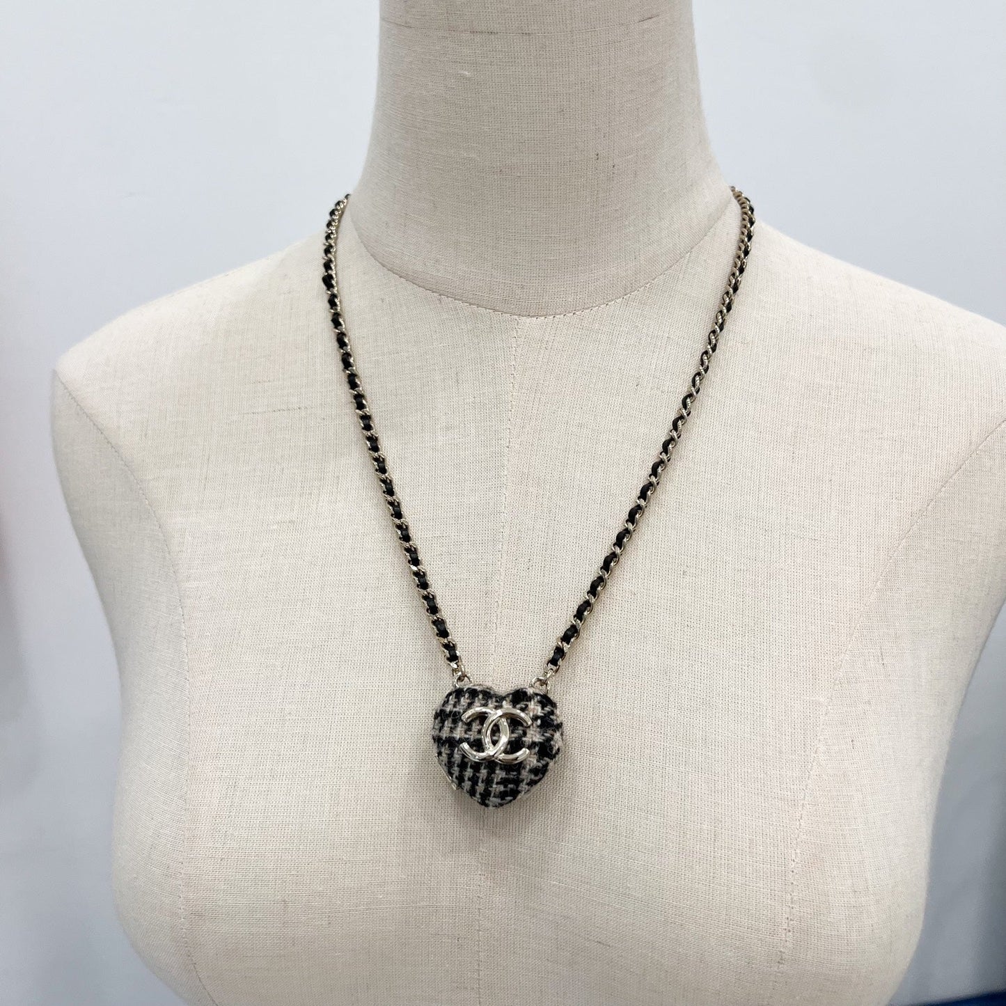 Chanel 22K Heart Tweed Necklace in Lghw ( )