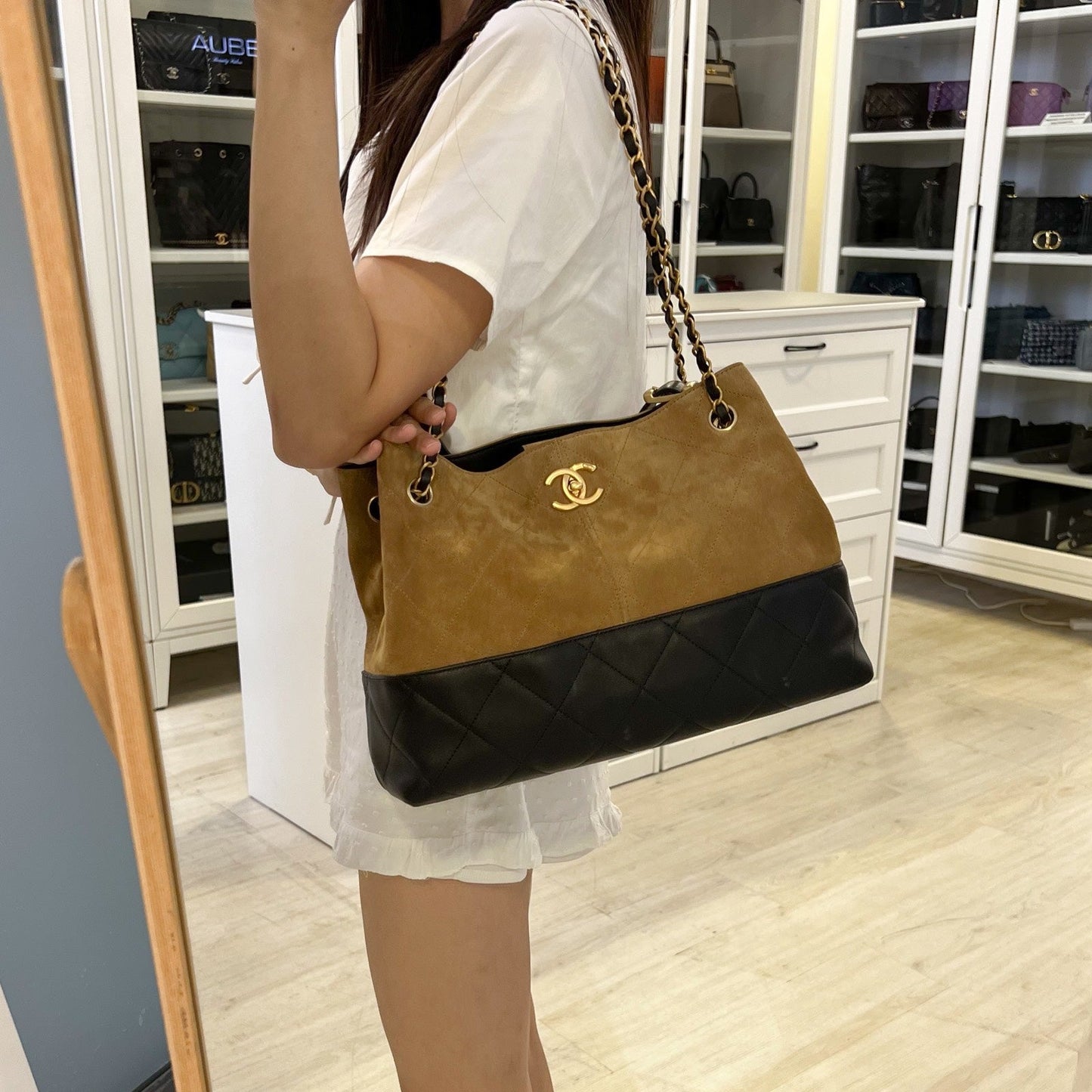 Chanel 25A Two Tone Tote Bag in Light Brown Suede,black Calfskin and Aghw ( )