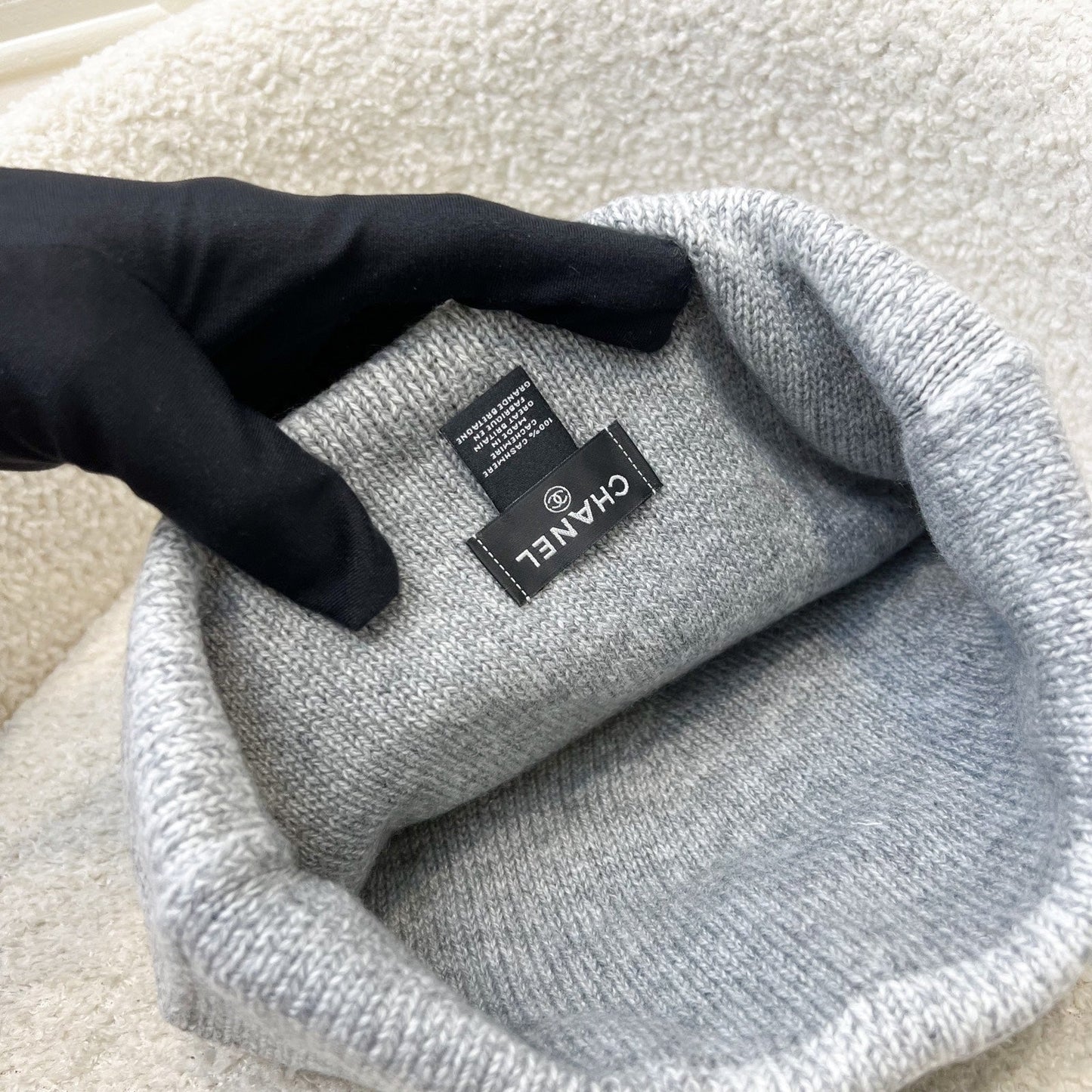 Chanel 25K Beanie with CC Logo in Grey 100% Cashmere (Model: B432)