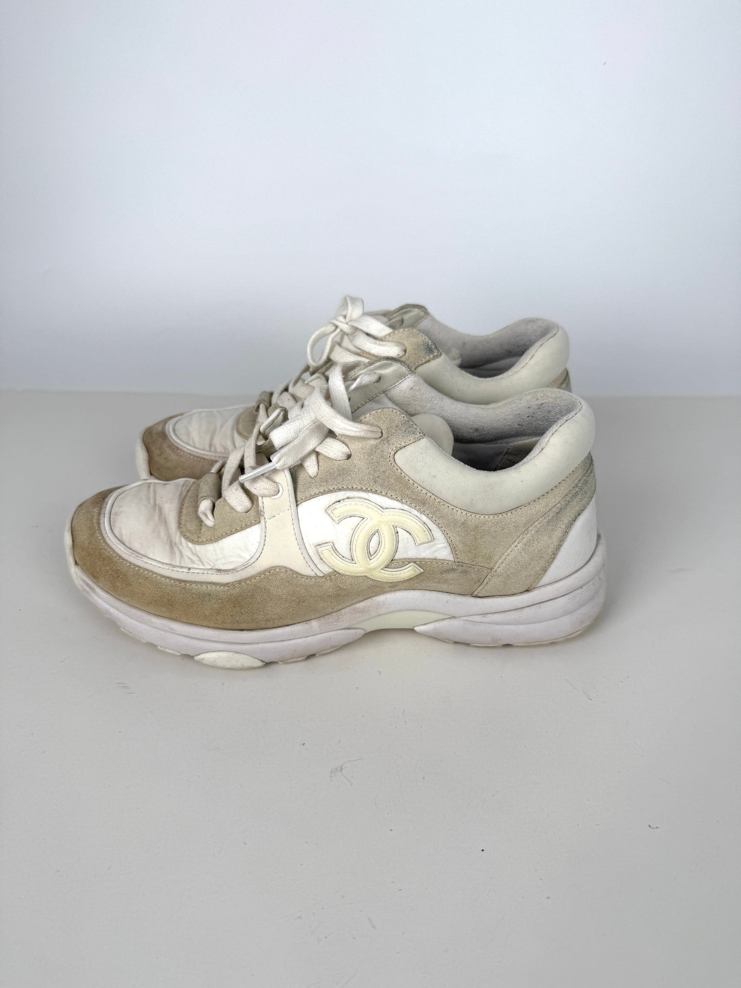 CHANEL White CC Logo Leather Running Classic Sneakers 39, 8