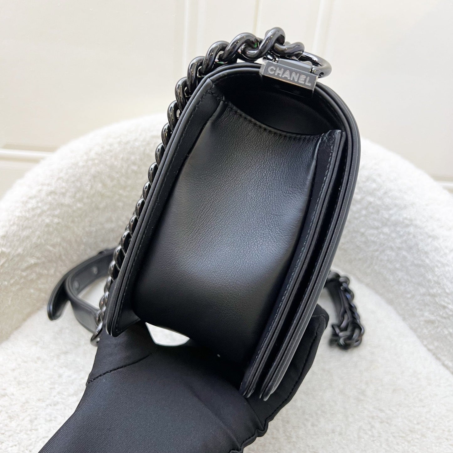 Chanel So Black Medium 25CM Boy Flap in Black Calfskin and Black Hw ( ) Handbag