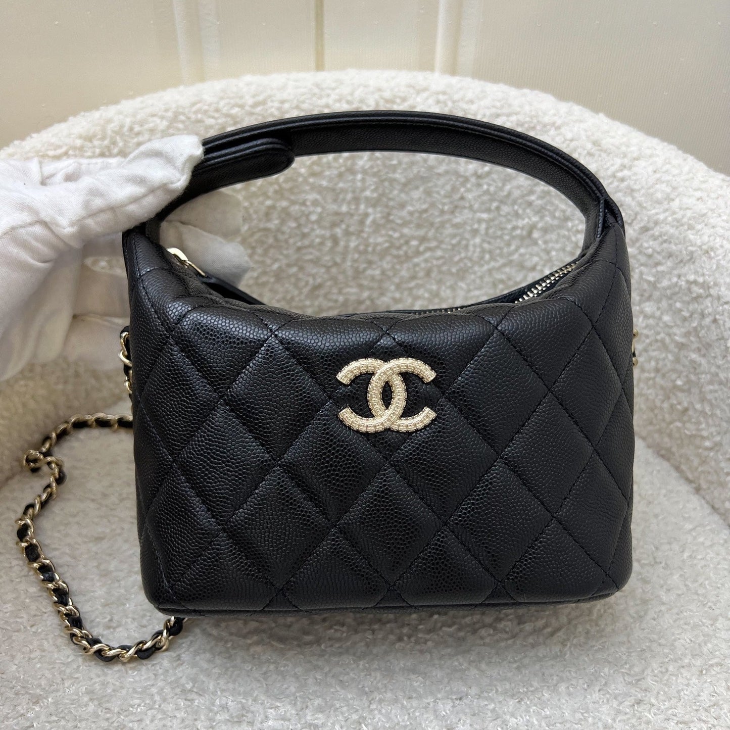 Chanel 25A Quilted Hobo Clutch On Chain In Black Caviar And Lghw