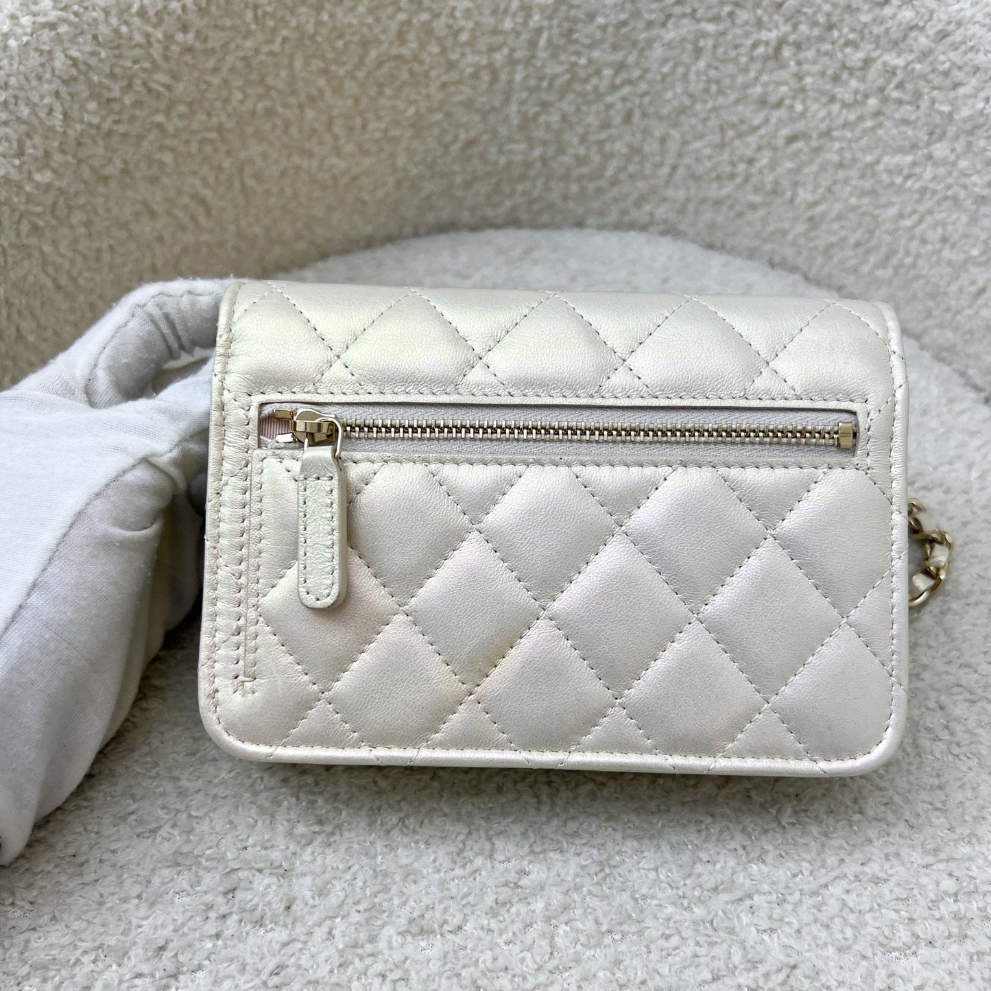 Chanel Mini Wallet On Chain Woc In 20B Iridescent Ivory Lambskin And Lghw ( ) Bag