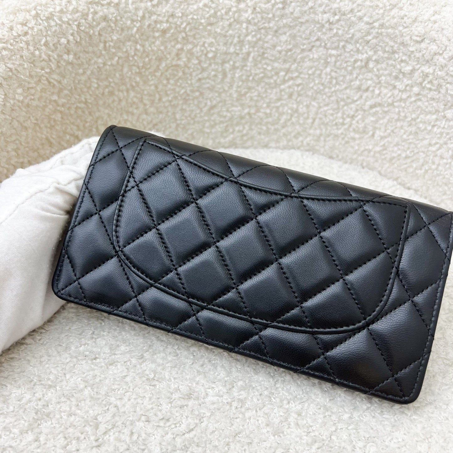 Chanel Yen Bifold Long Wallet in Black Lambskin and Shw Handbag