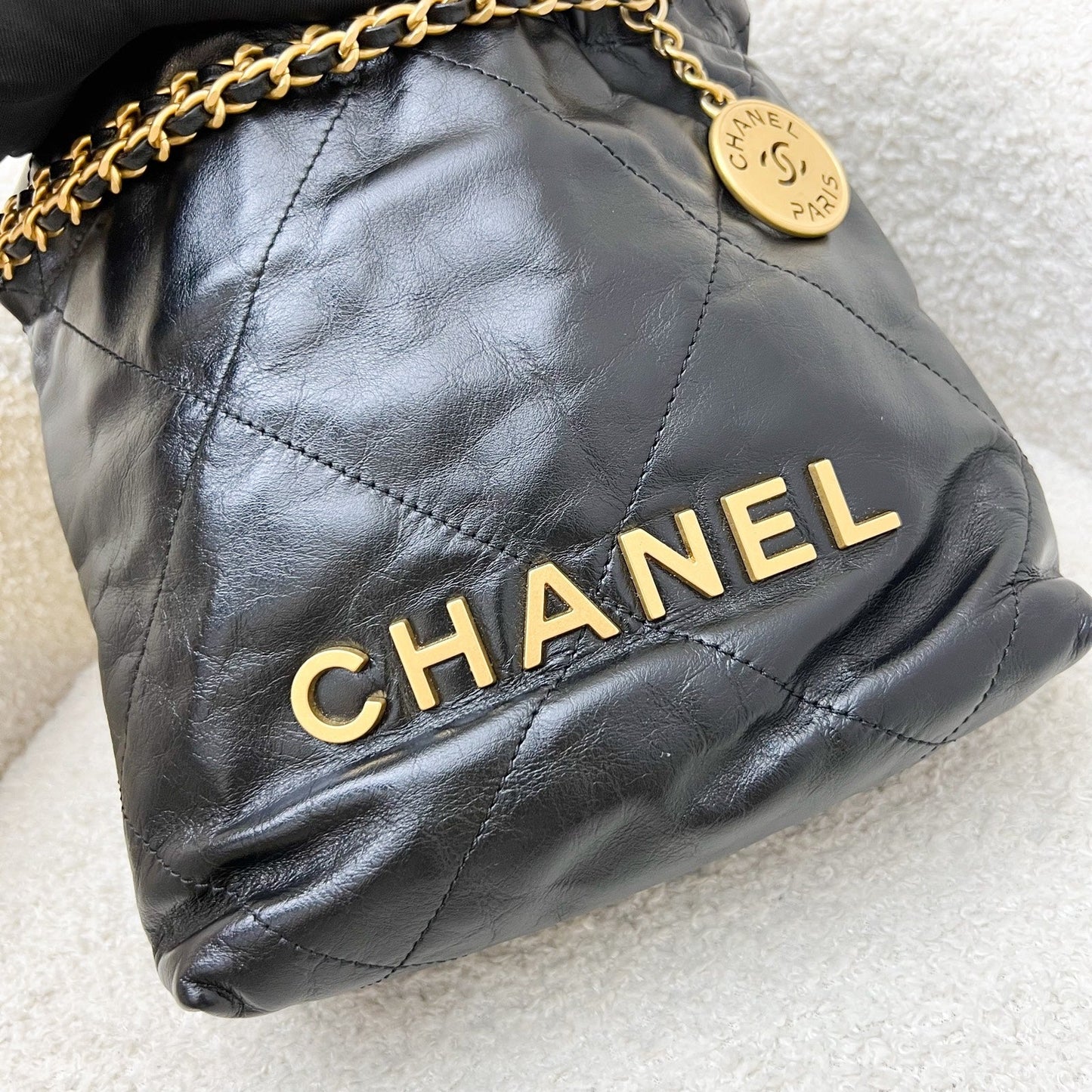 Chanel 22 Mini Hobo Handbag in Black Shiny Calfskin and Aghw