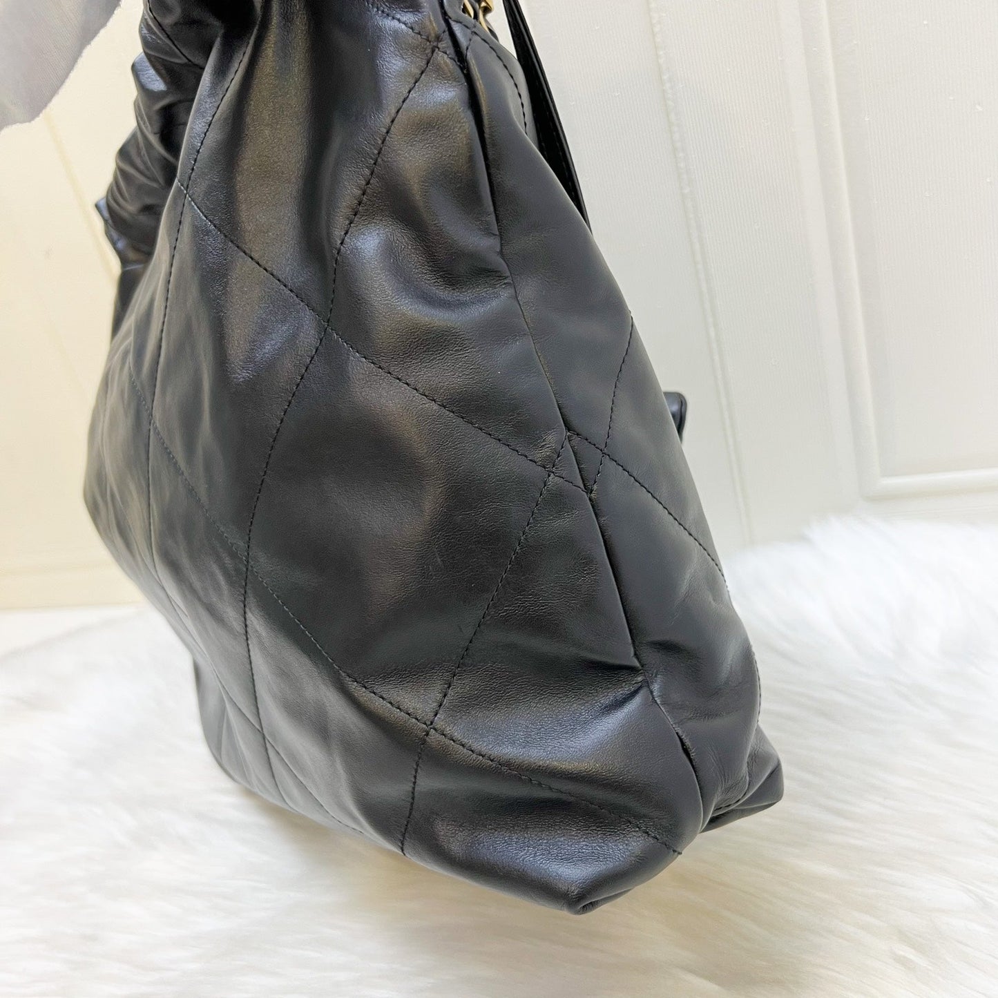 Chanel 22 Medium Hobo Handbag in Black Calfskin and Aghw