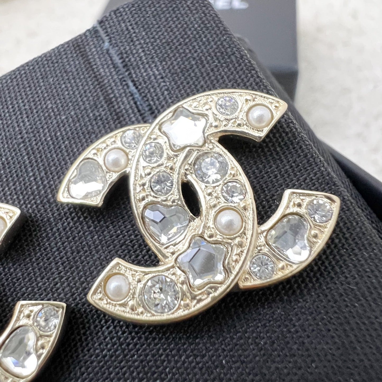 Chanel 25P CC Logo Earrings with Diamantes in Lghw