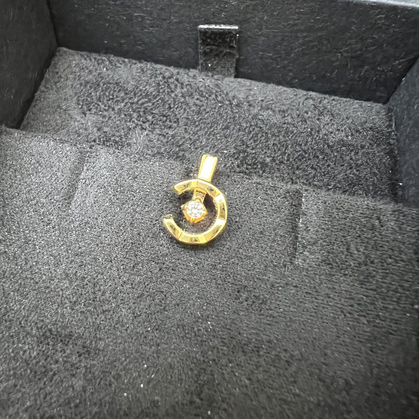 Chanel Coco Single Earring Clip In 18K Yellow Gold With 1 Diamond (ref. J13307)