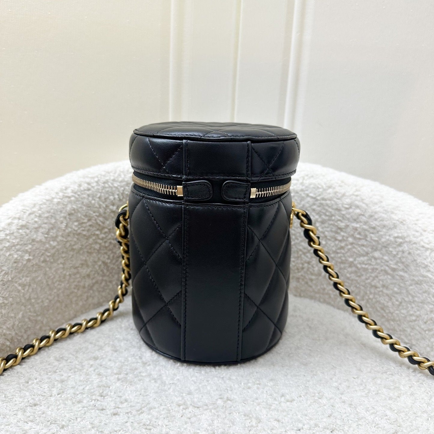 Chanel 21K Small Vanity in Black Lambskin Aghw Handbag