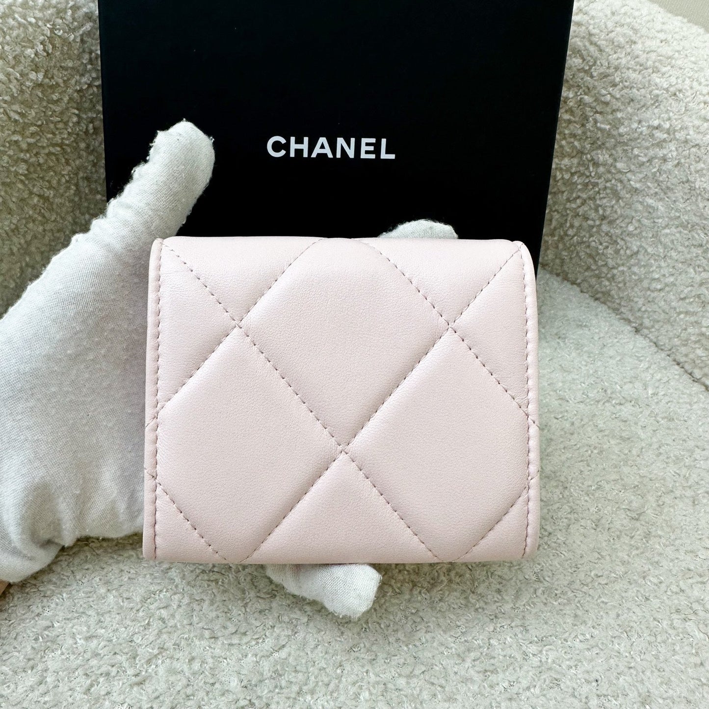 Chanel 19 Xl Card Holder in 22P Pink Lambskin Ghw Handbag