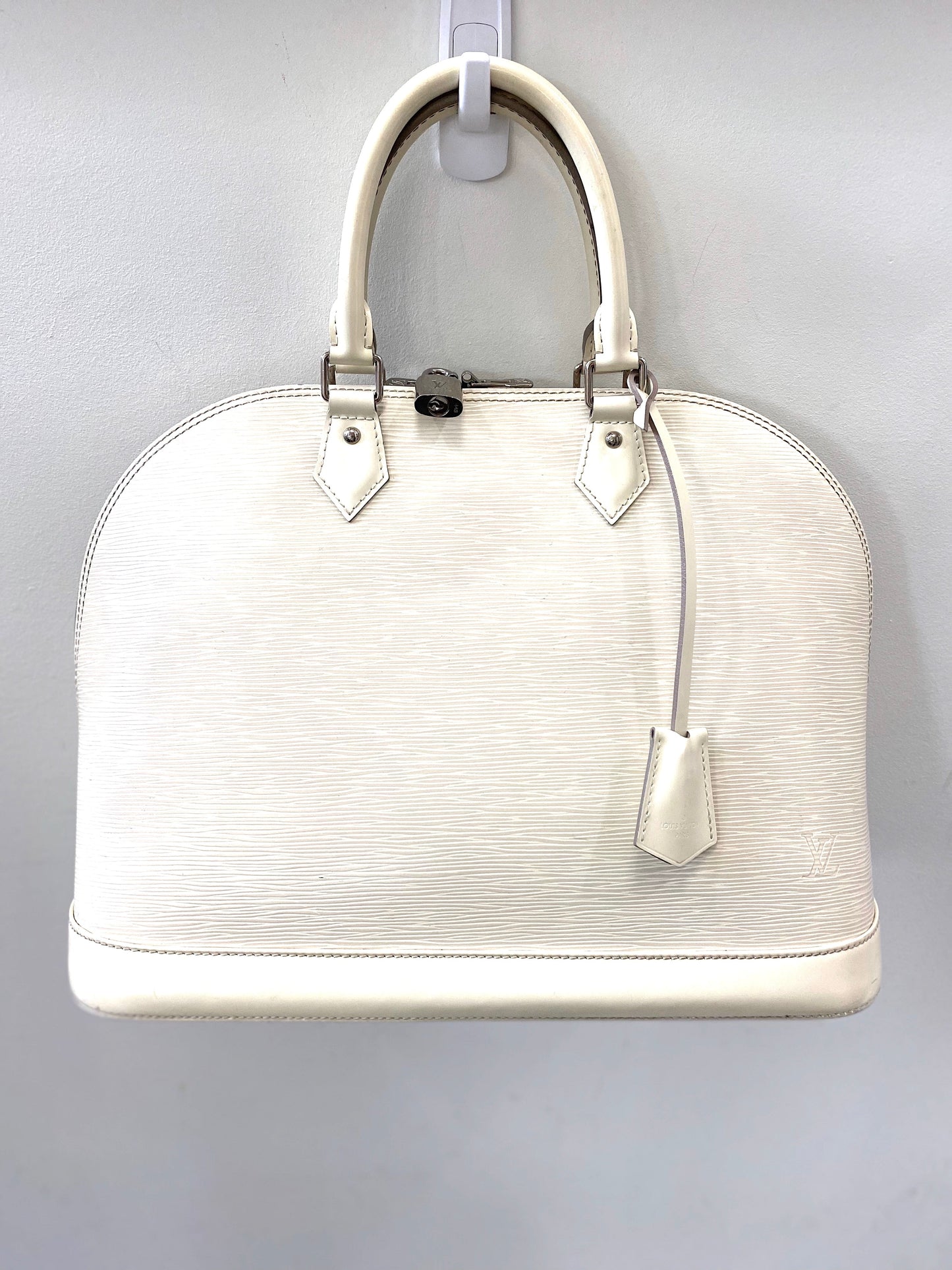 Louis Vuitton ALMA GM Epi Leather Ivory Handbag