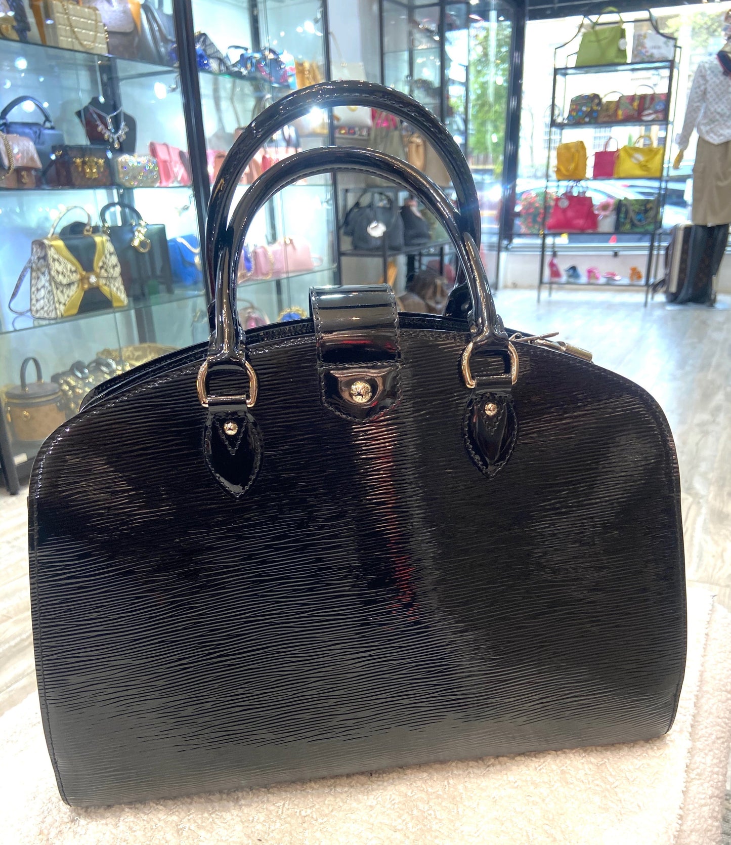 Louis Vuitton PONT NEUF GM Epi Leather Handbag