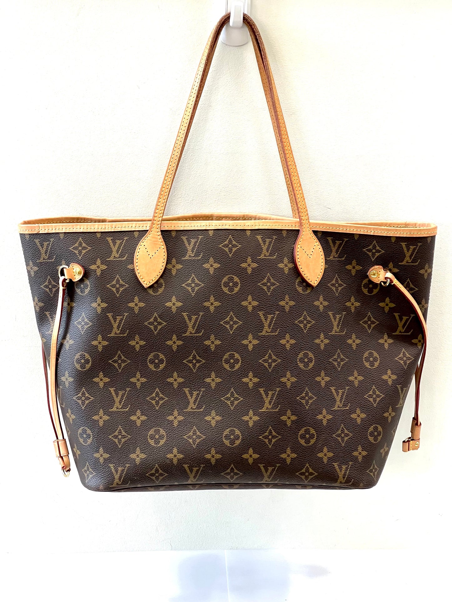 Louis Vuitton MM Monogram Neverfull Tote Bag Bag 1