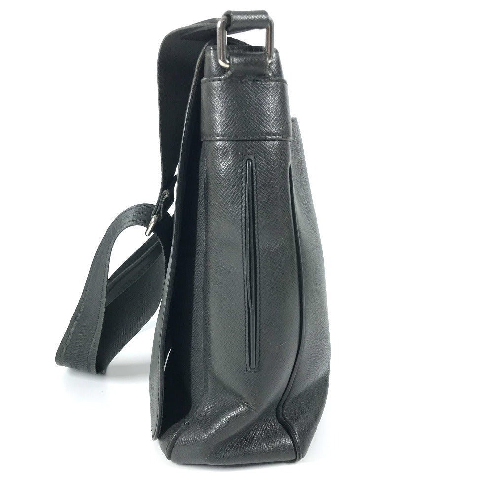 Louis Vuitton M32702 Taiga Milo Leather Black Shoulder Bag