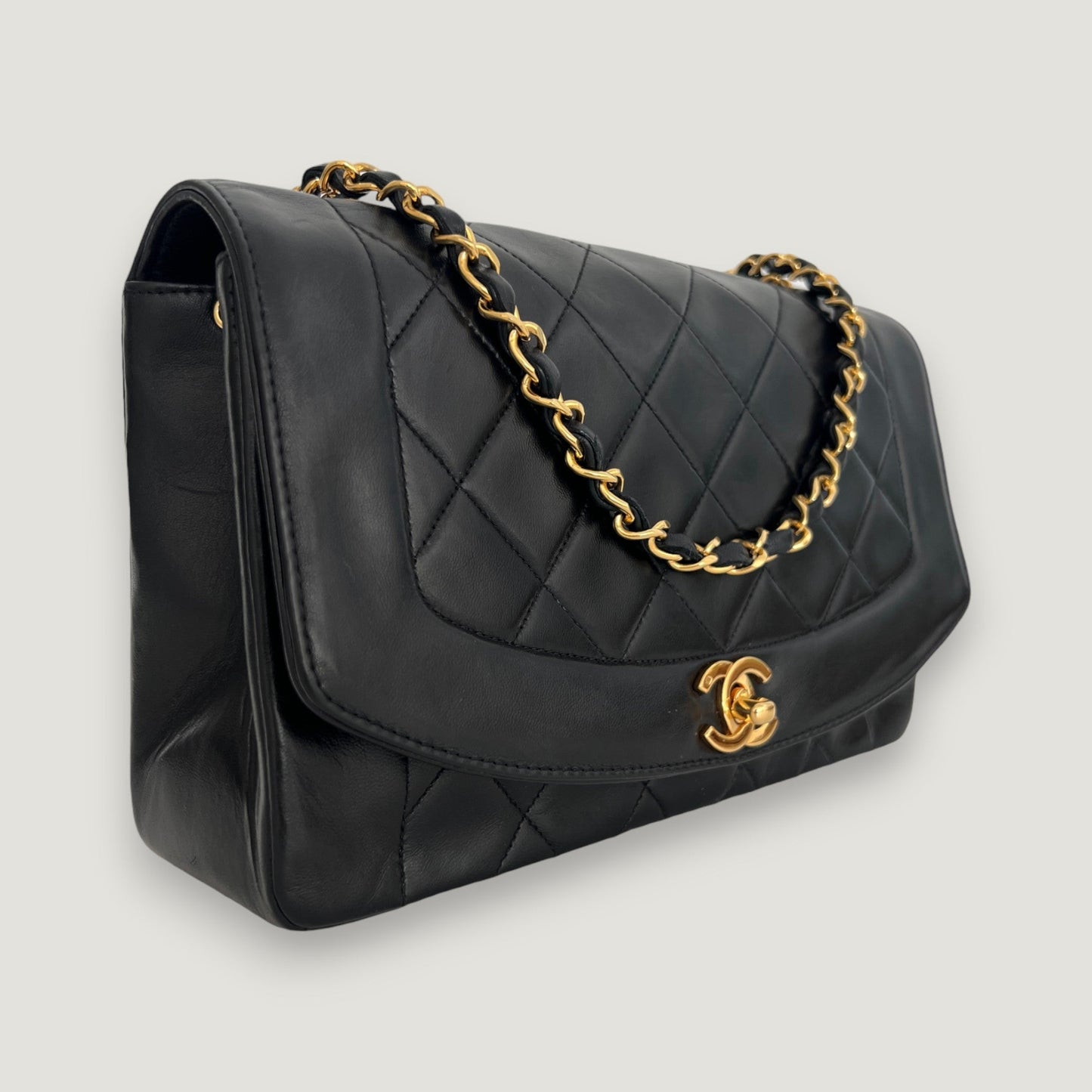 CHANEL DIANA MEDIUM BAG