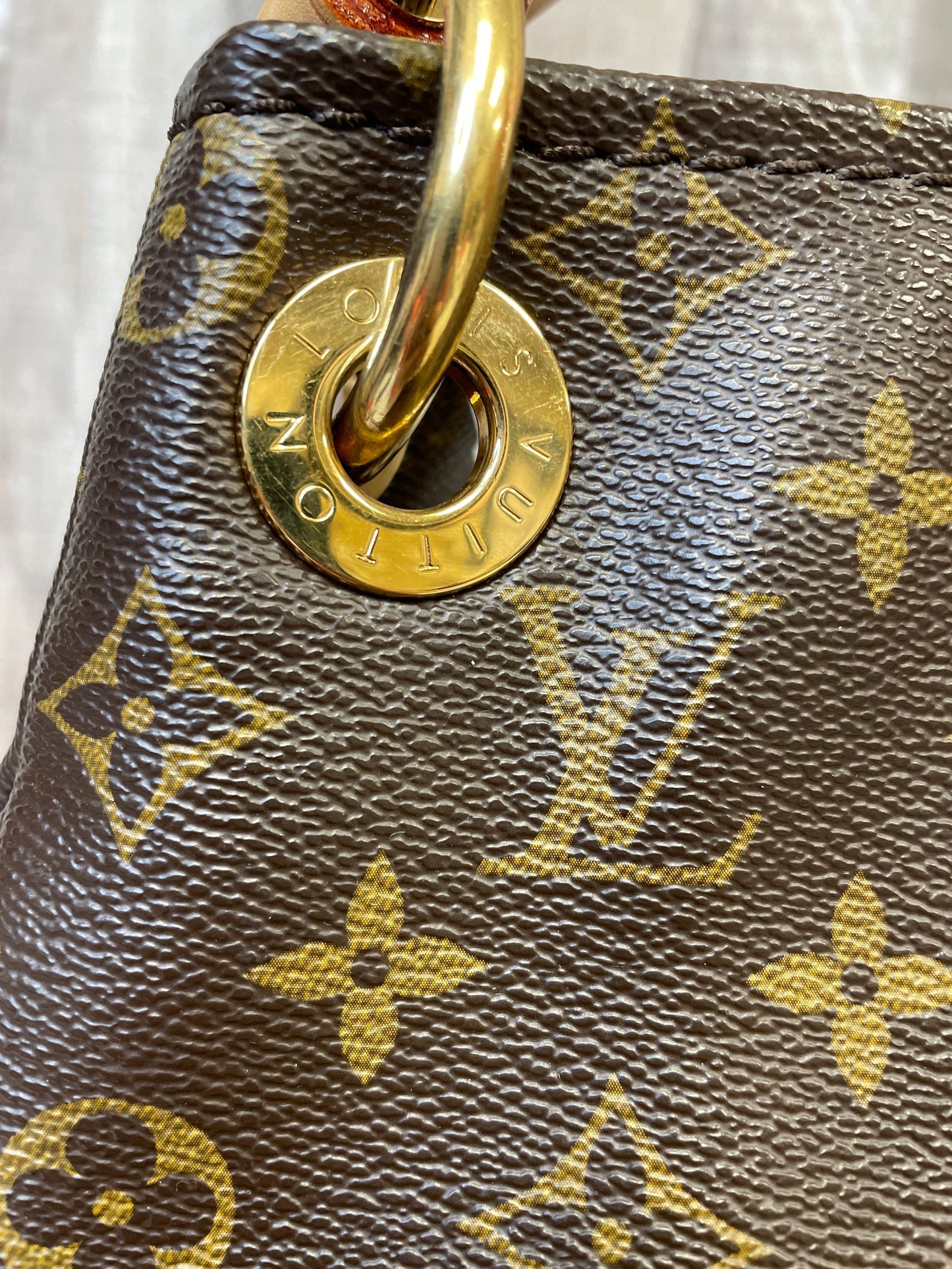 Handbag Luxury Designer By Louis Vuitton Size: Large