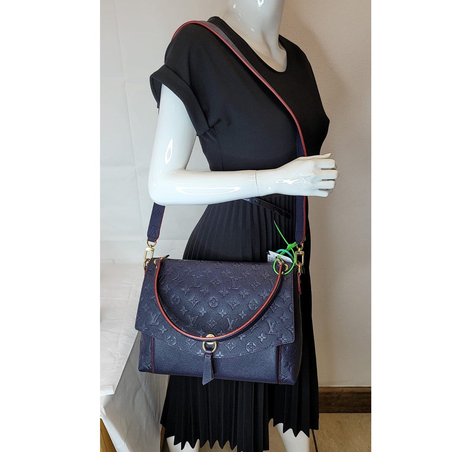 Louis Blanche Mm Empreinte Shoulder Bag Marine Leather