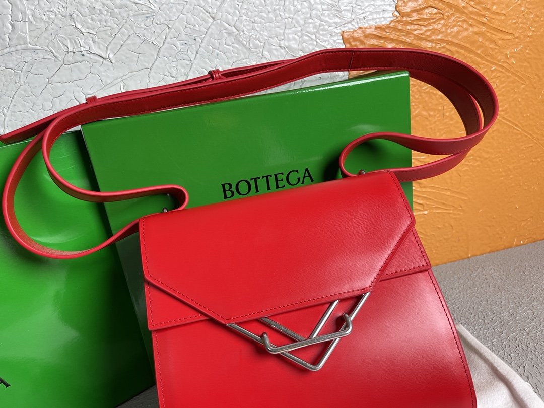 Top Quality Clip Bag For Women Women Red Travel Bag