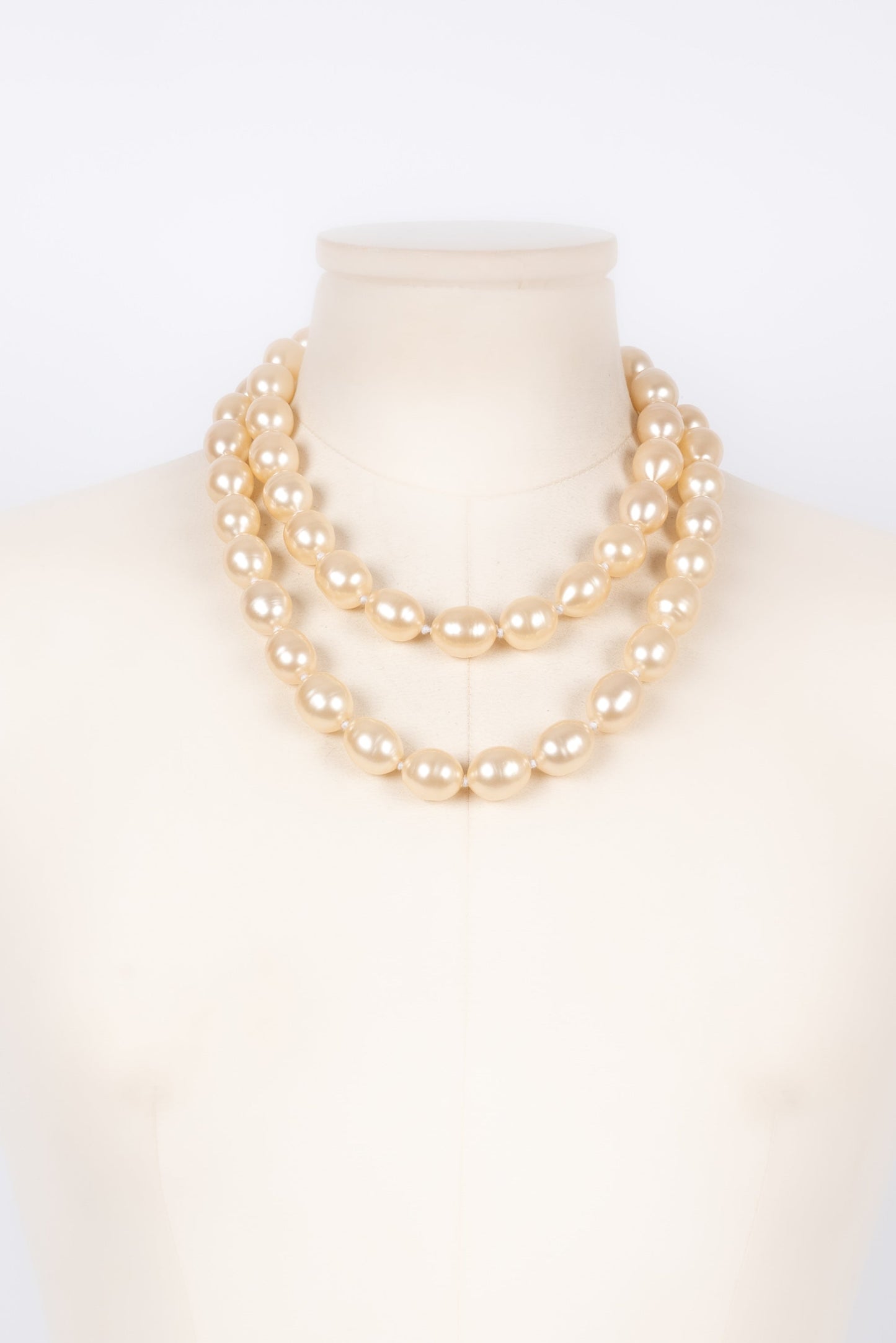 Collier de perles nacr?©es Chanel s