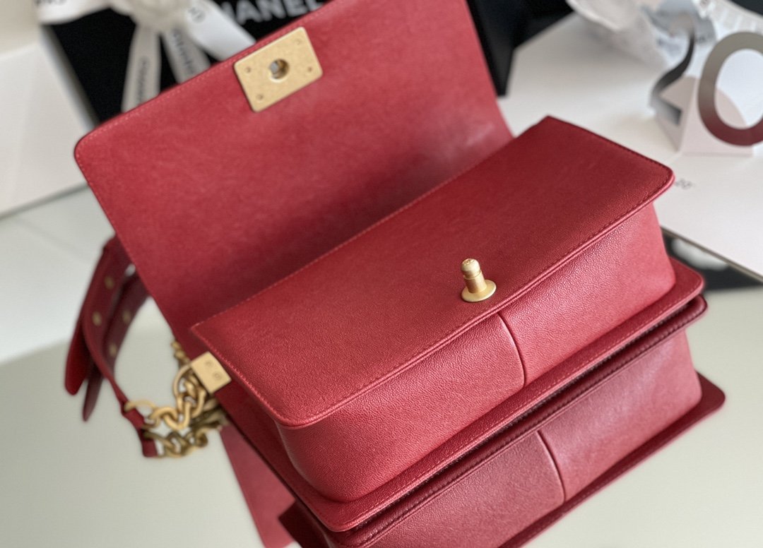 CHLMedium Boy 9.8in 25cm A67086 Red Handbag