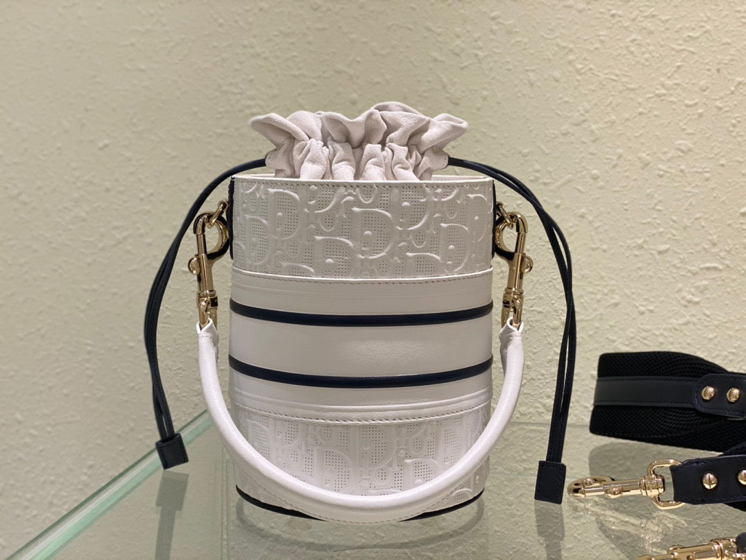 Vibe Cd White Small Bucket Bag
