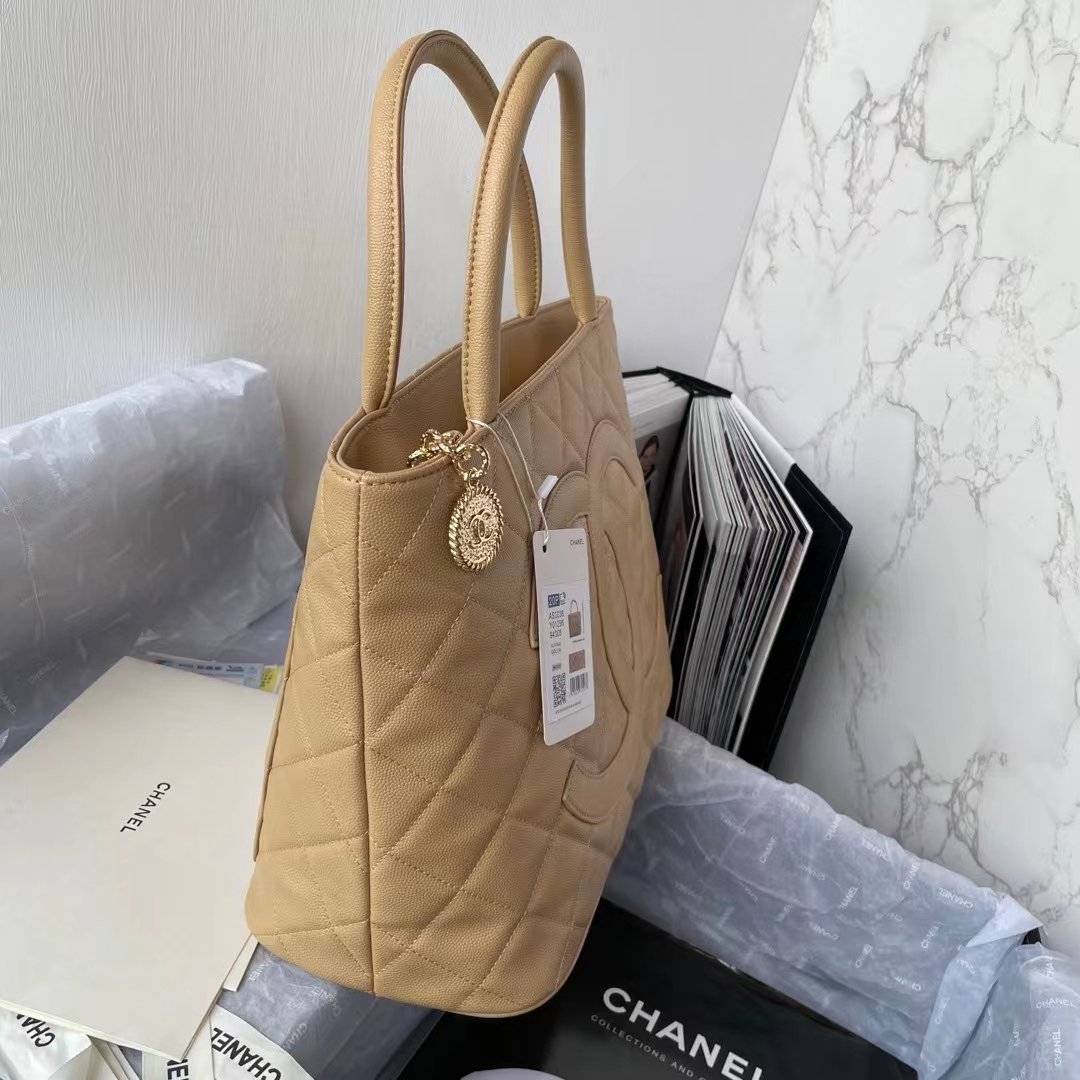 CHLMedallion 29cm 11in Beige Shoulder Bag