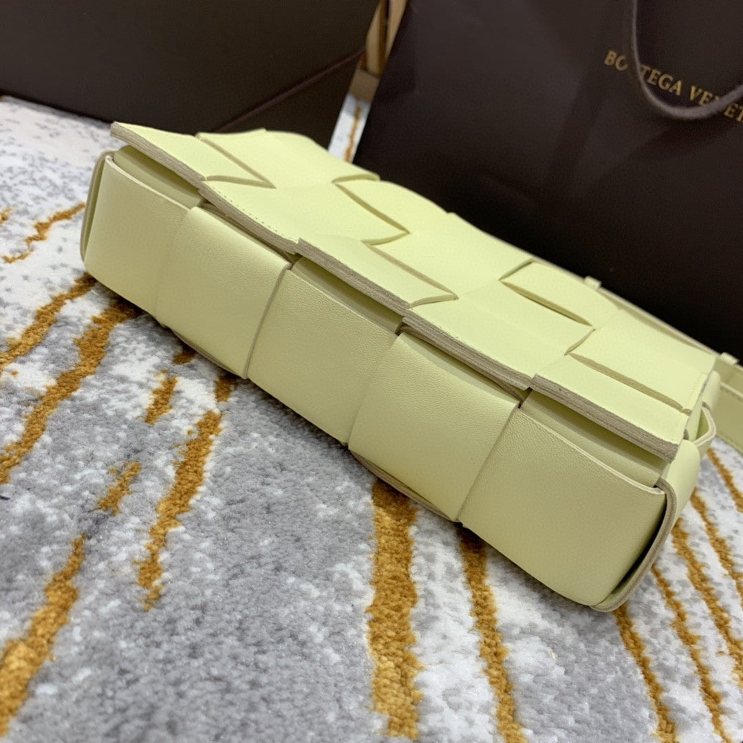 Top Quality Cassette Bag For Women In Travel Bag