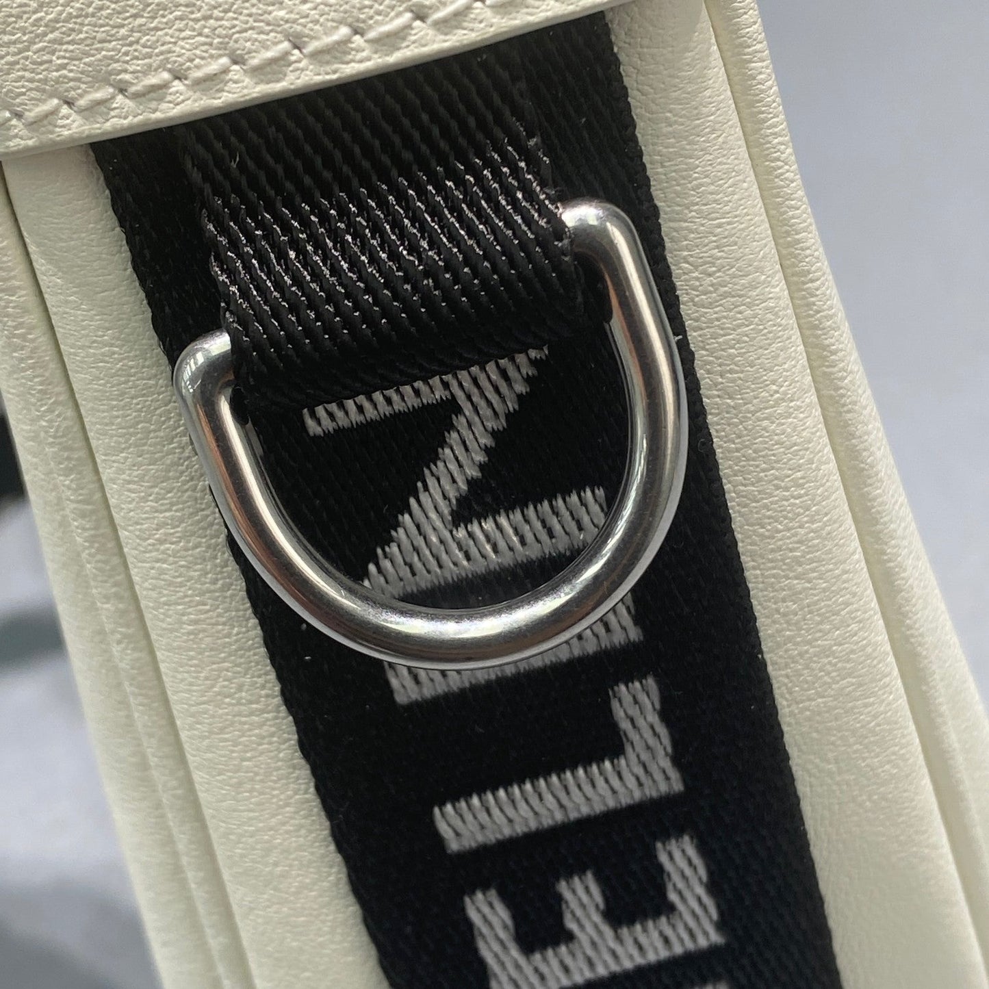 Top Quality Metop Qualityum Ava Bag With White Travel Bag