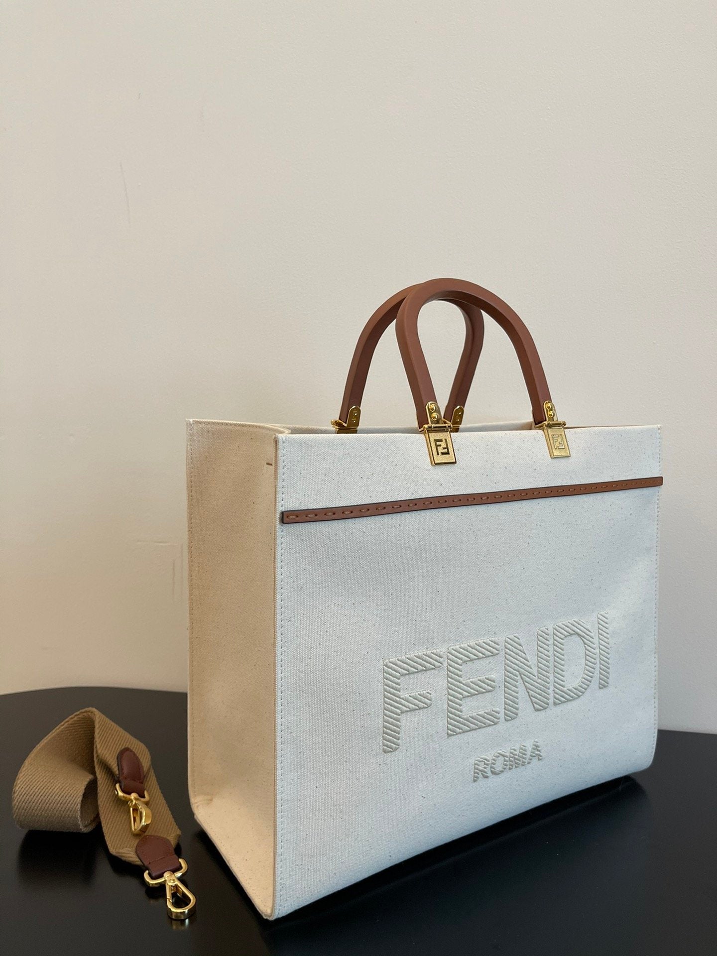 Fendi Top QualityTop Quality Sunshine Light Canvas Grey Medium FF Shoulder Bag