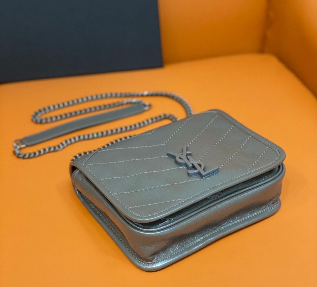 YSL Saint Laurent Niki Wallets On Storm 7.5in Chain Travel Bag