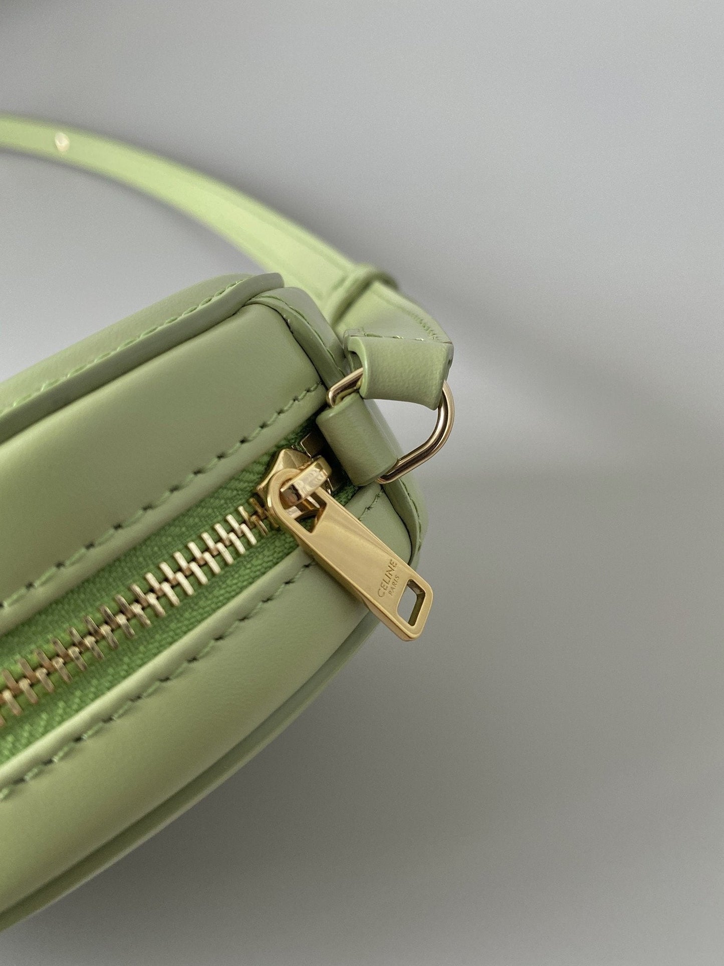 Top Quality Crossbody Oval Purse Cuir Triomphe Green Crossbody Bag 4
