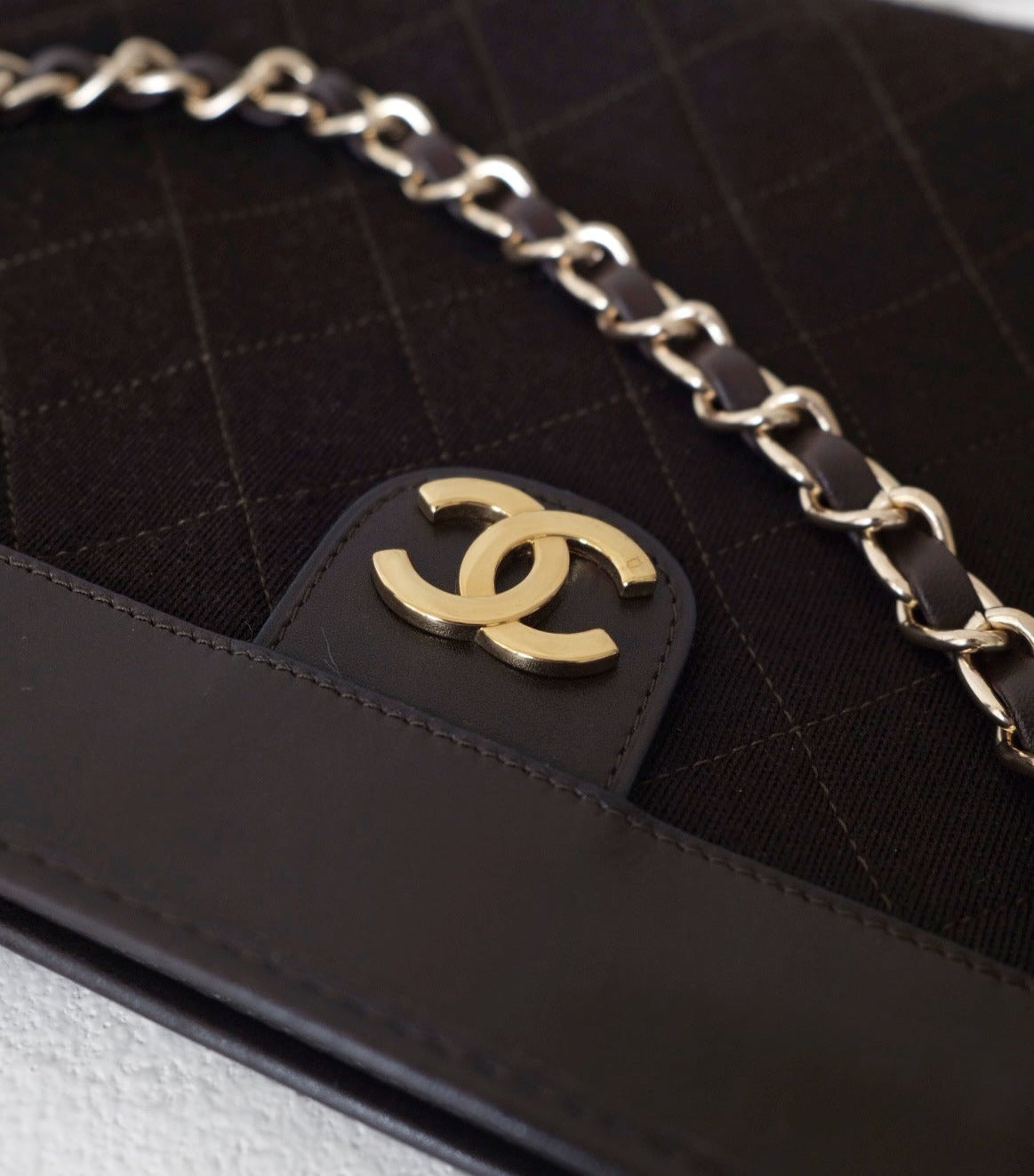 Chanel brown pouch + chain