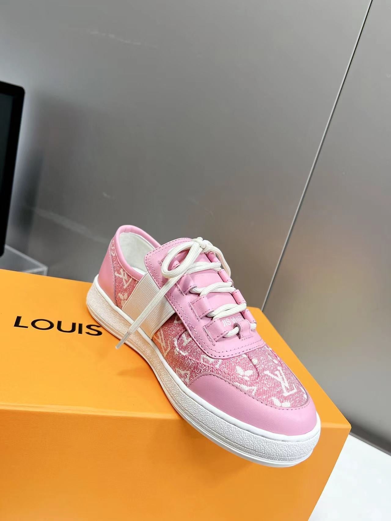 Louis Vuitton Sneakers