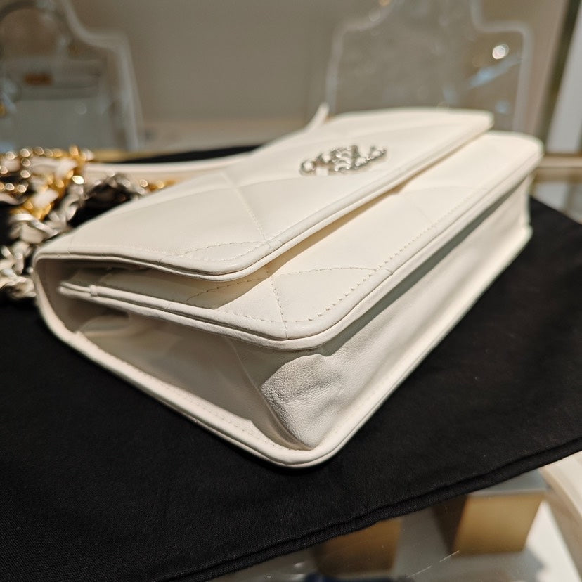 Chanel WOC White Quilted Leather Shoulder Bag xx.cm
