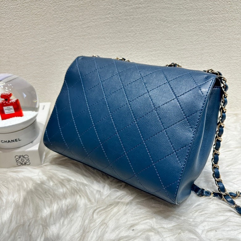 preloved Chanel saddle bag blue