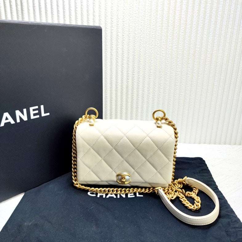 Chanel Pearl Quilted White Leather Gold Chain Flap Bag Medium