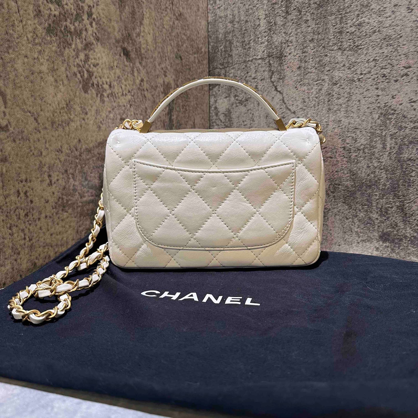 ???Chanel p seasonal style handlebag