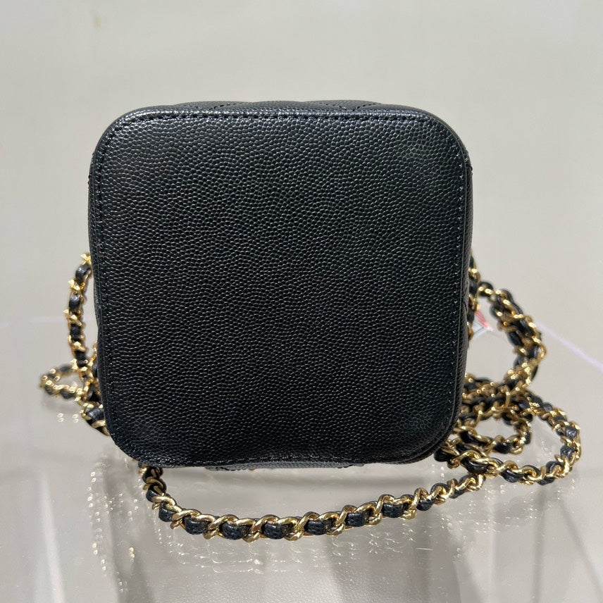 Chanel k Vanity Case in Black Leather with Gold Hardware - Crossbody Bag
