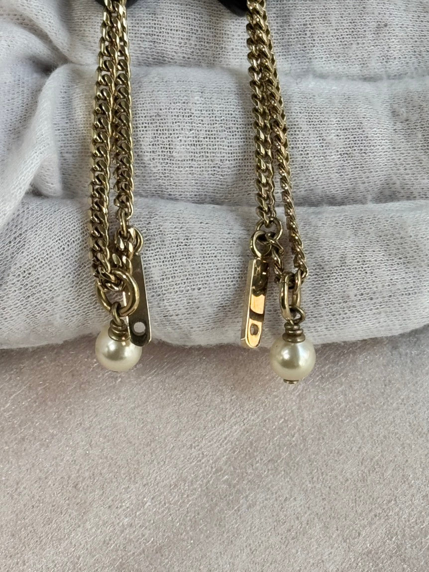 CHANEL Heart Pearl Earrings Black Gold way