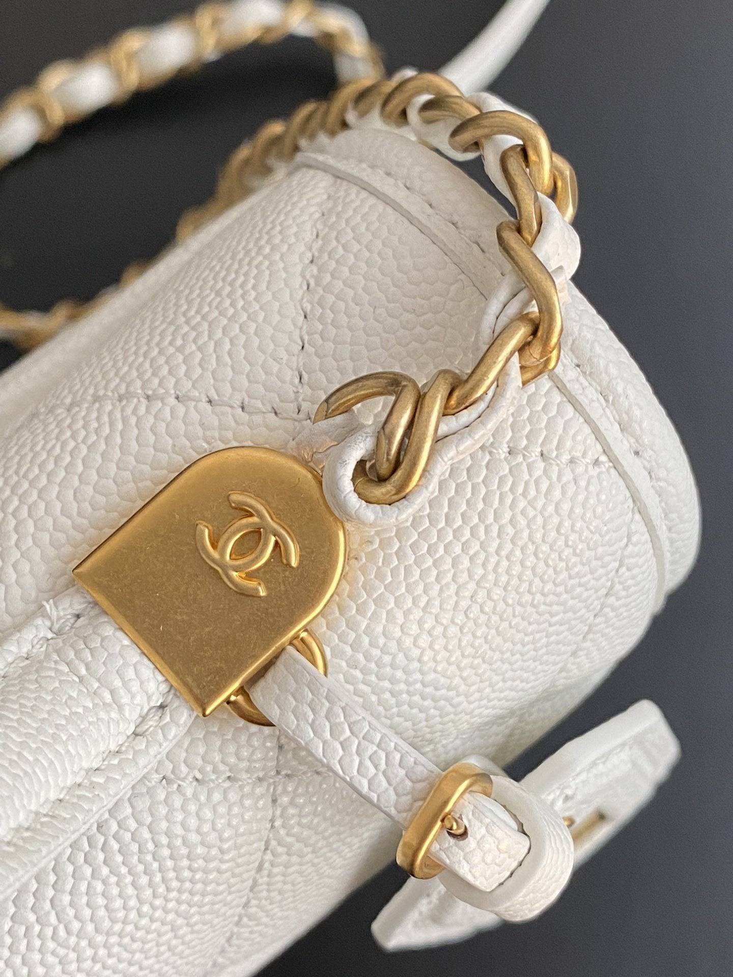 CHLSmall , ’s 8.1in 20.5cm White Flap Top Handle Handbag