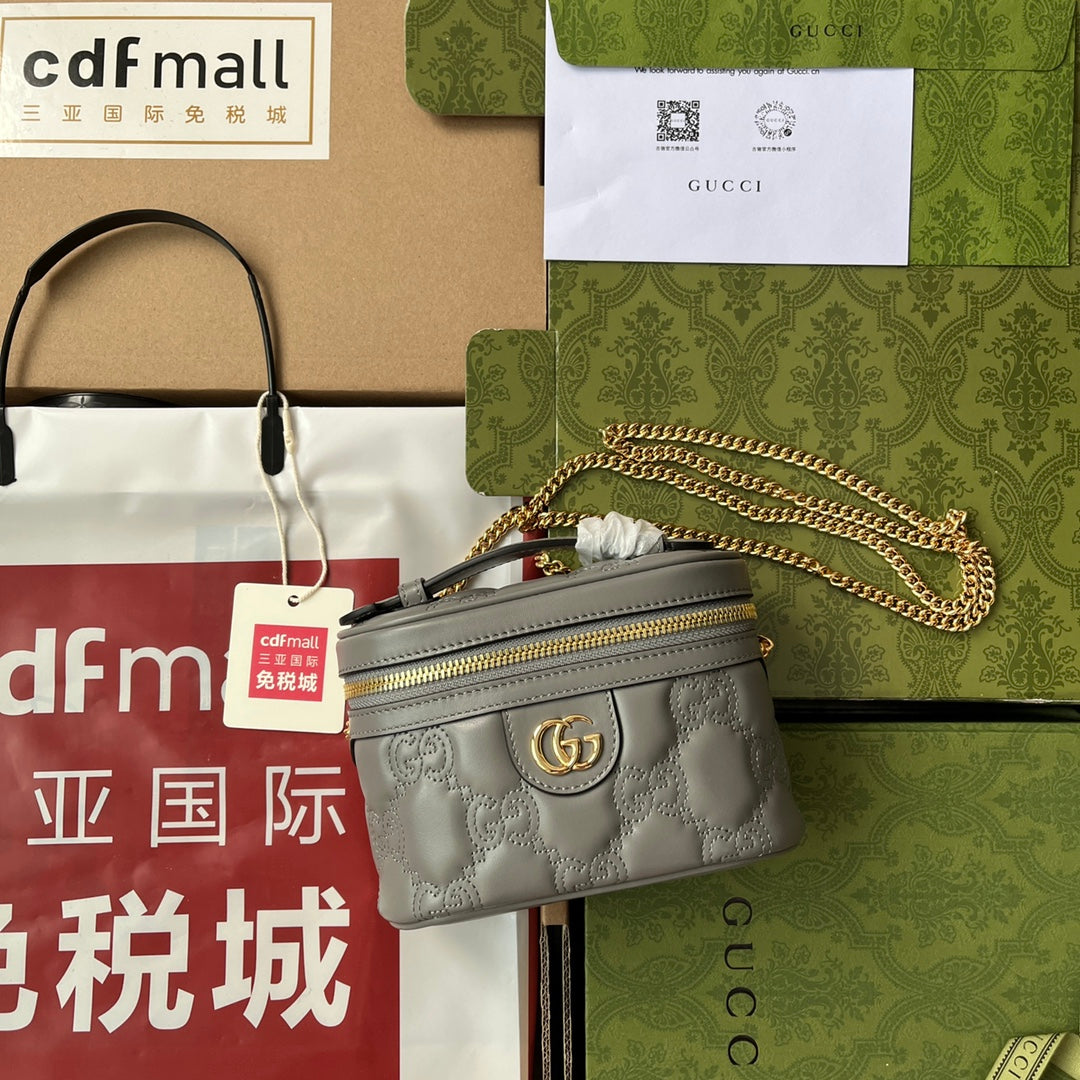gg , ’s 6.3in Quilted Gray Mini Travel Bag