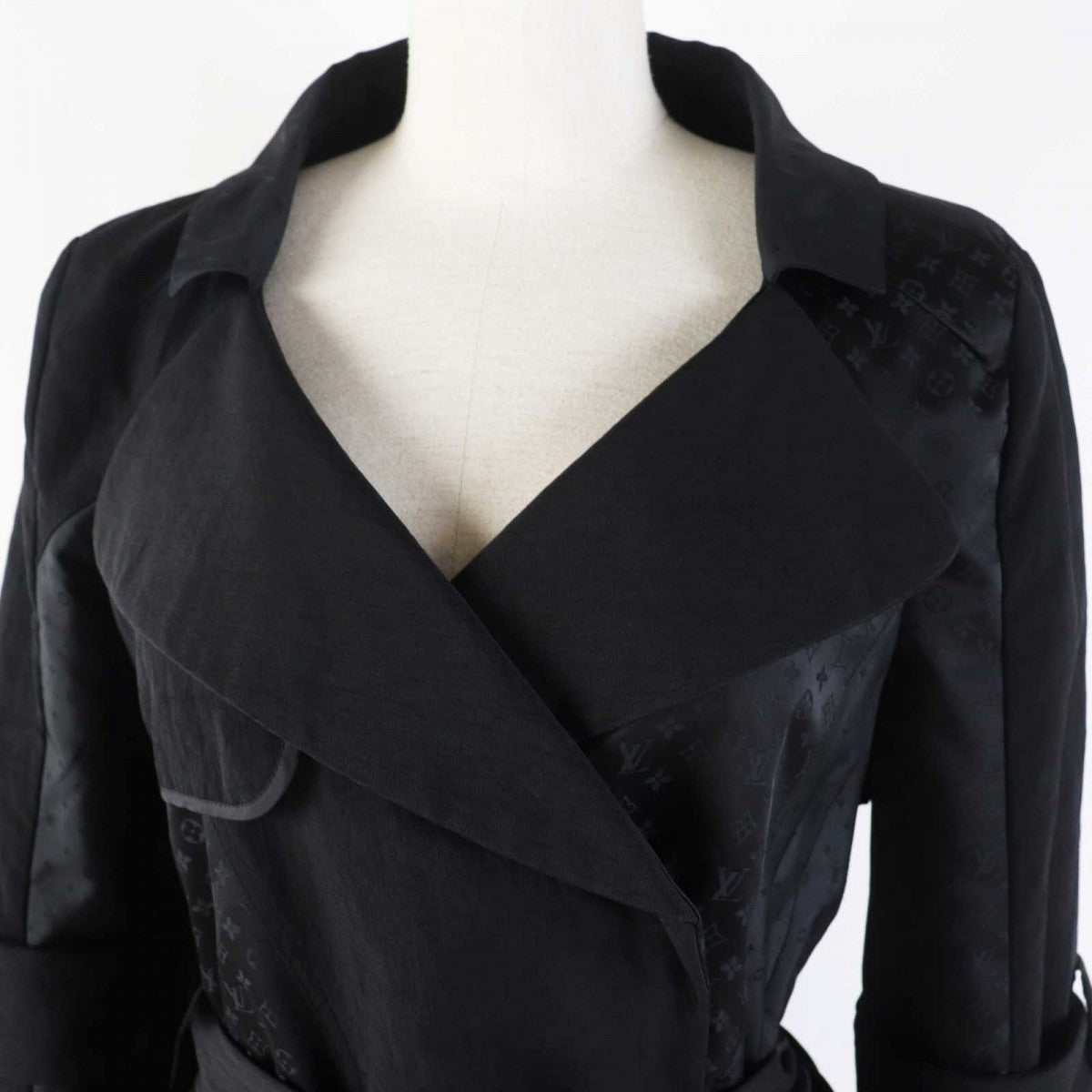 Louis Vuitton trench coat Nylon Black Apparel