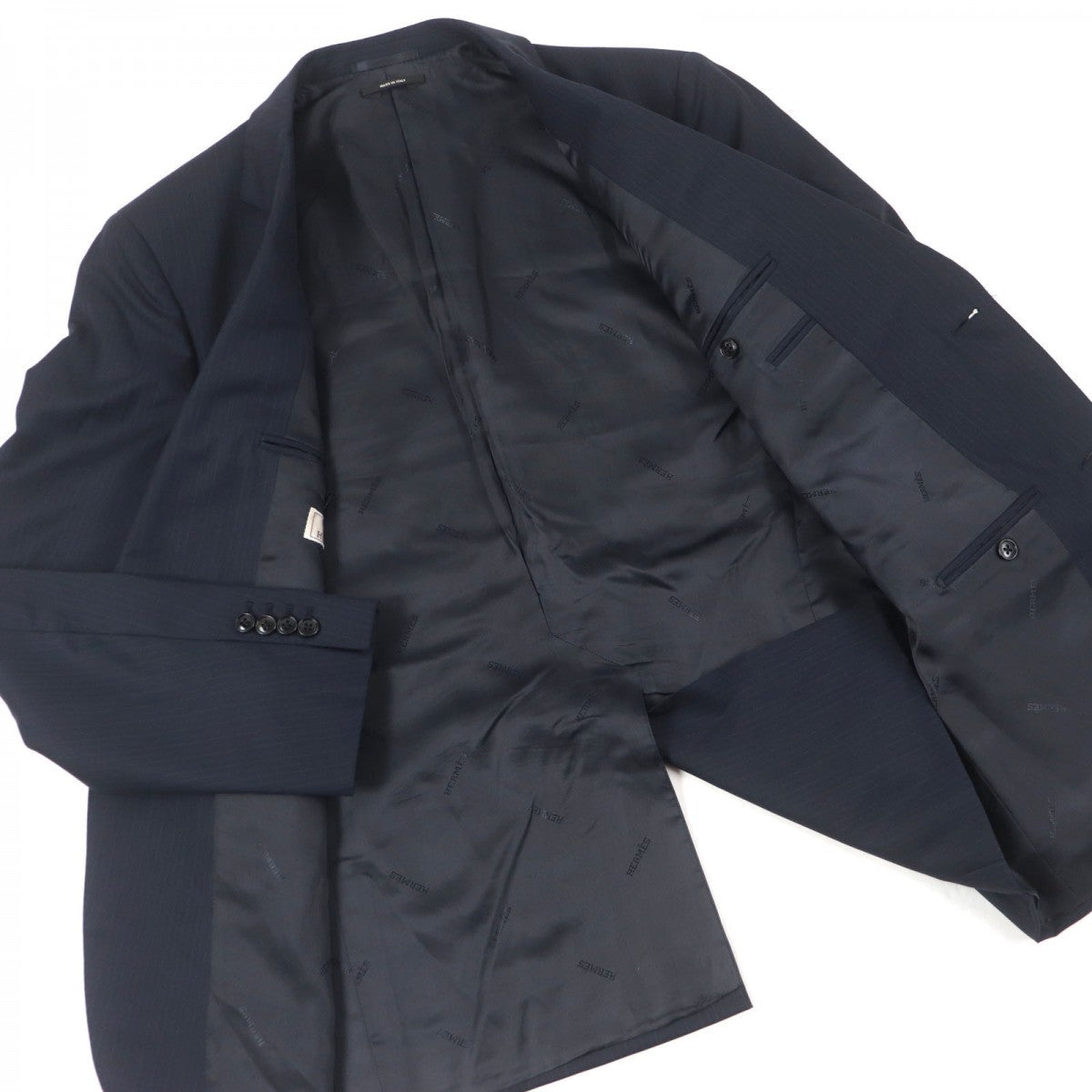 Suit Outer: Virgin Wool, Lining: Cupra Navy Travel Bag