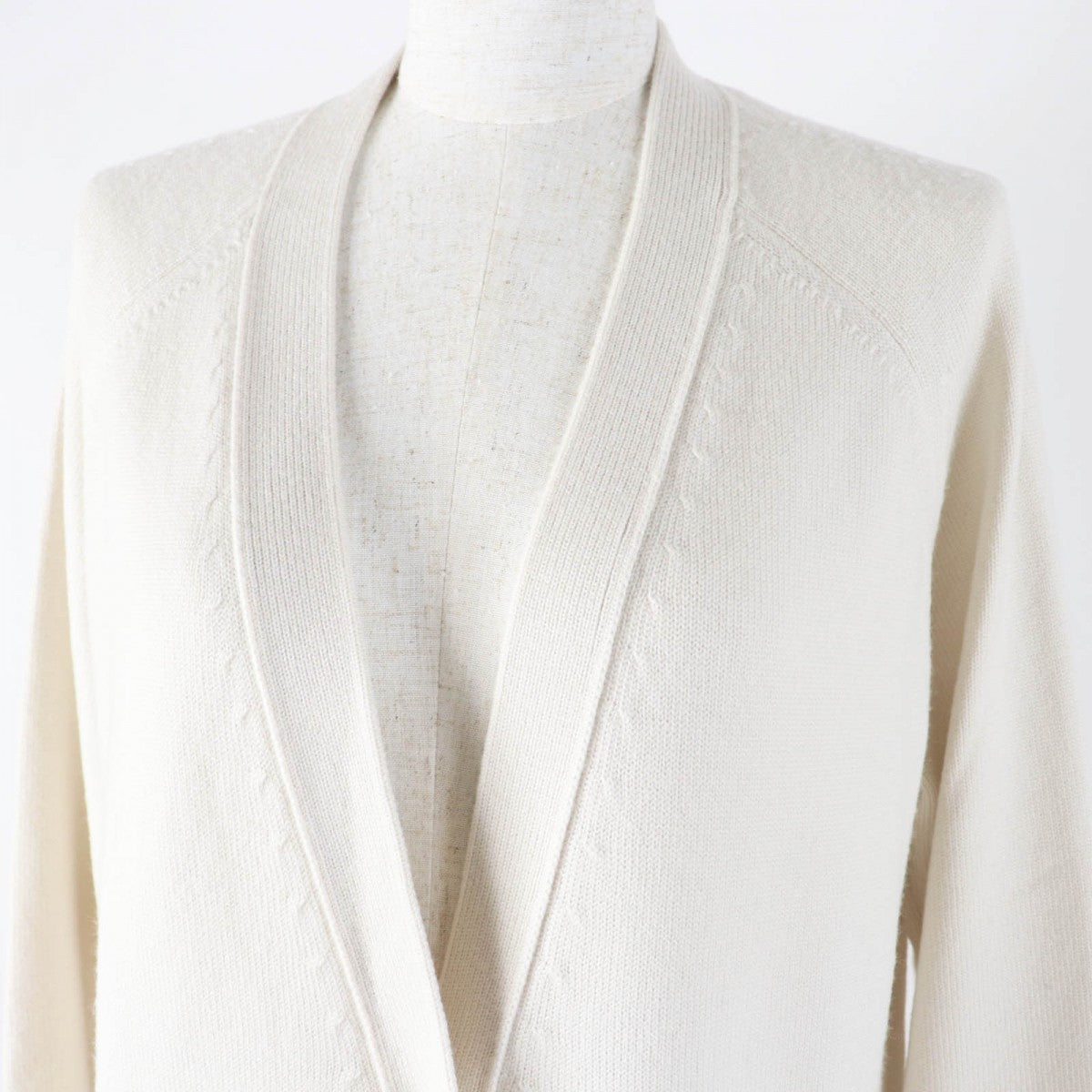 Cardigan Main: Wool, Part: Wool, Part: Silk Cream Travel Bag