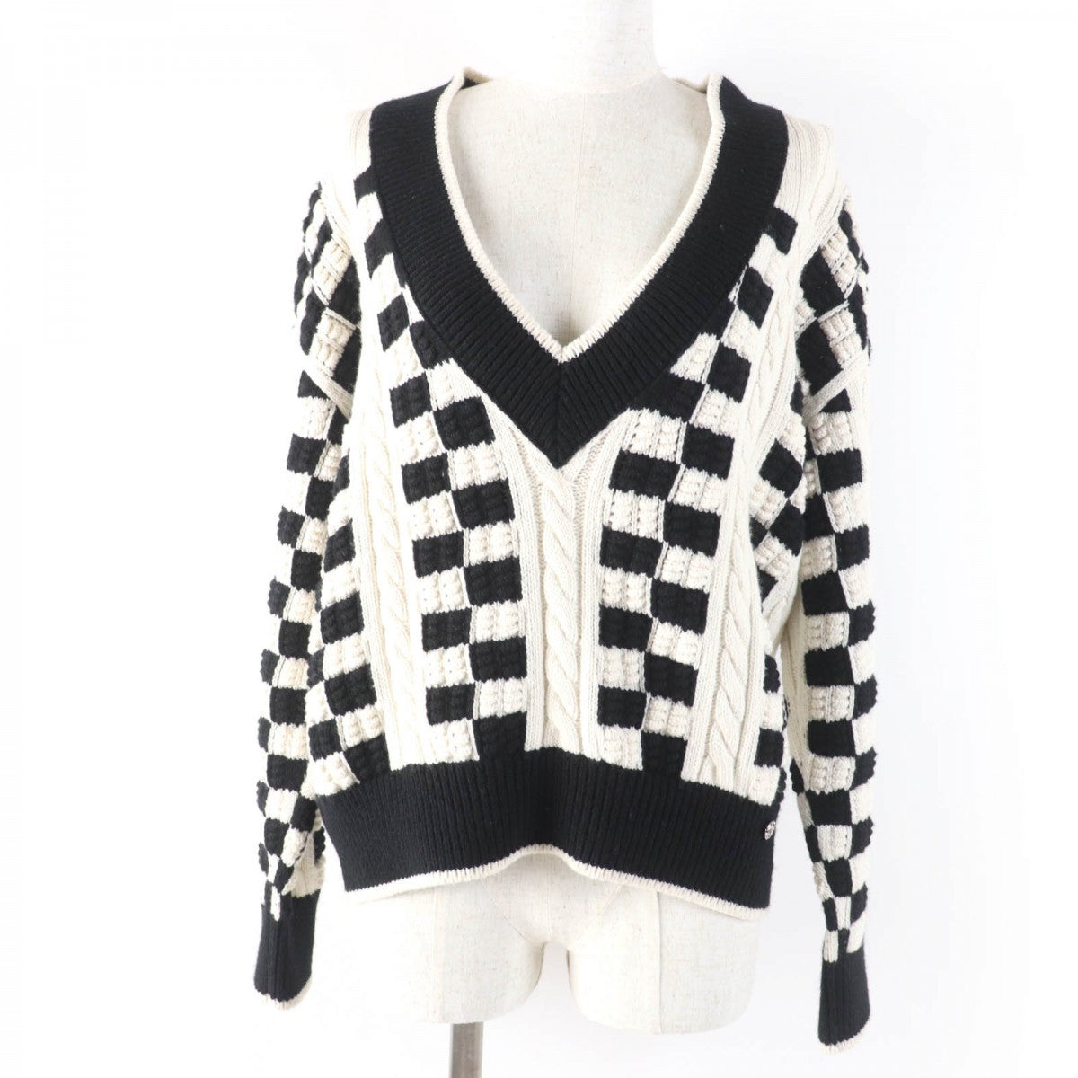 Chanel knit Black White Handbag 2