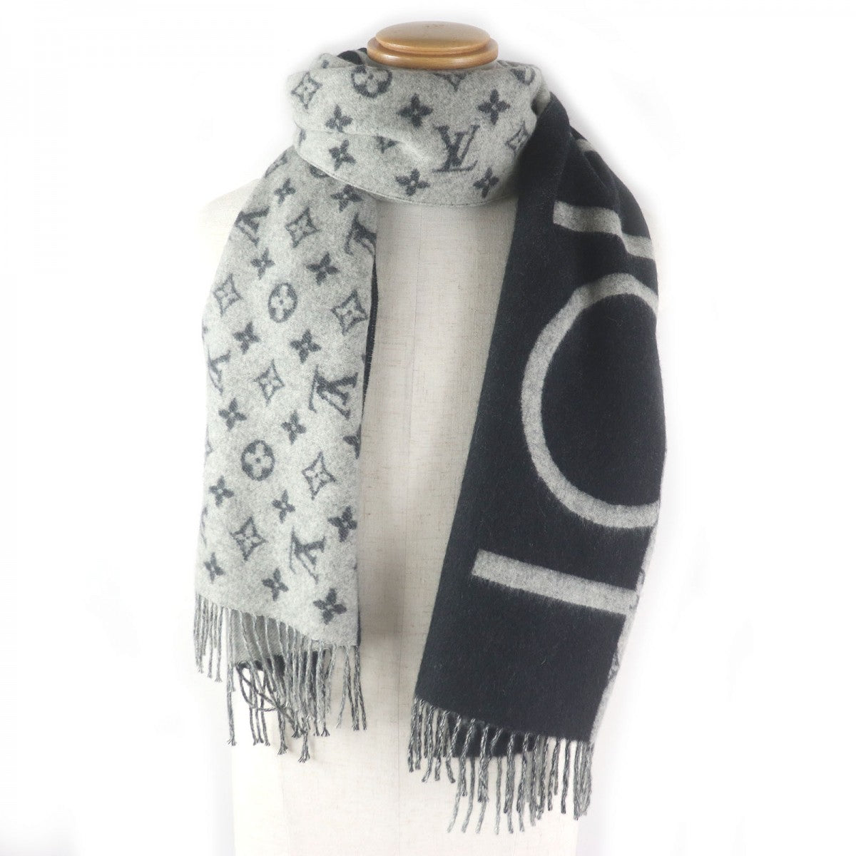 Louis Vuitton Scarf M70924 Split Black Gray